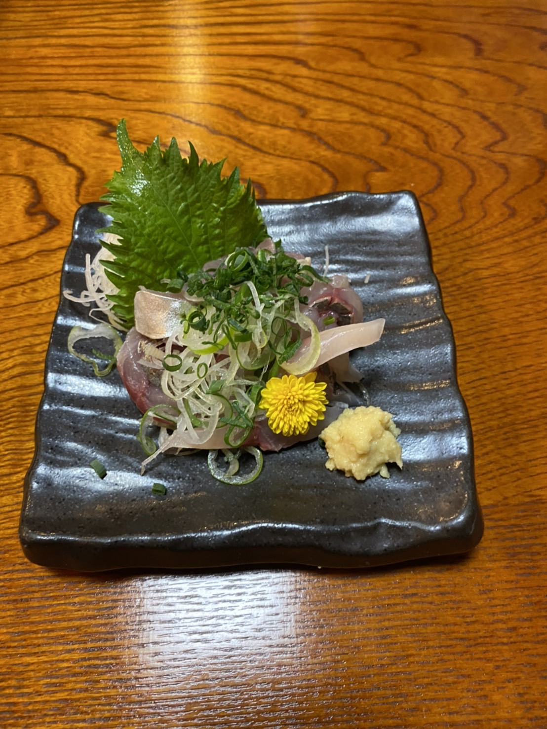 自慢の一品アジの刺身